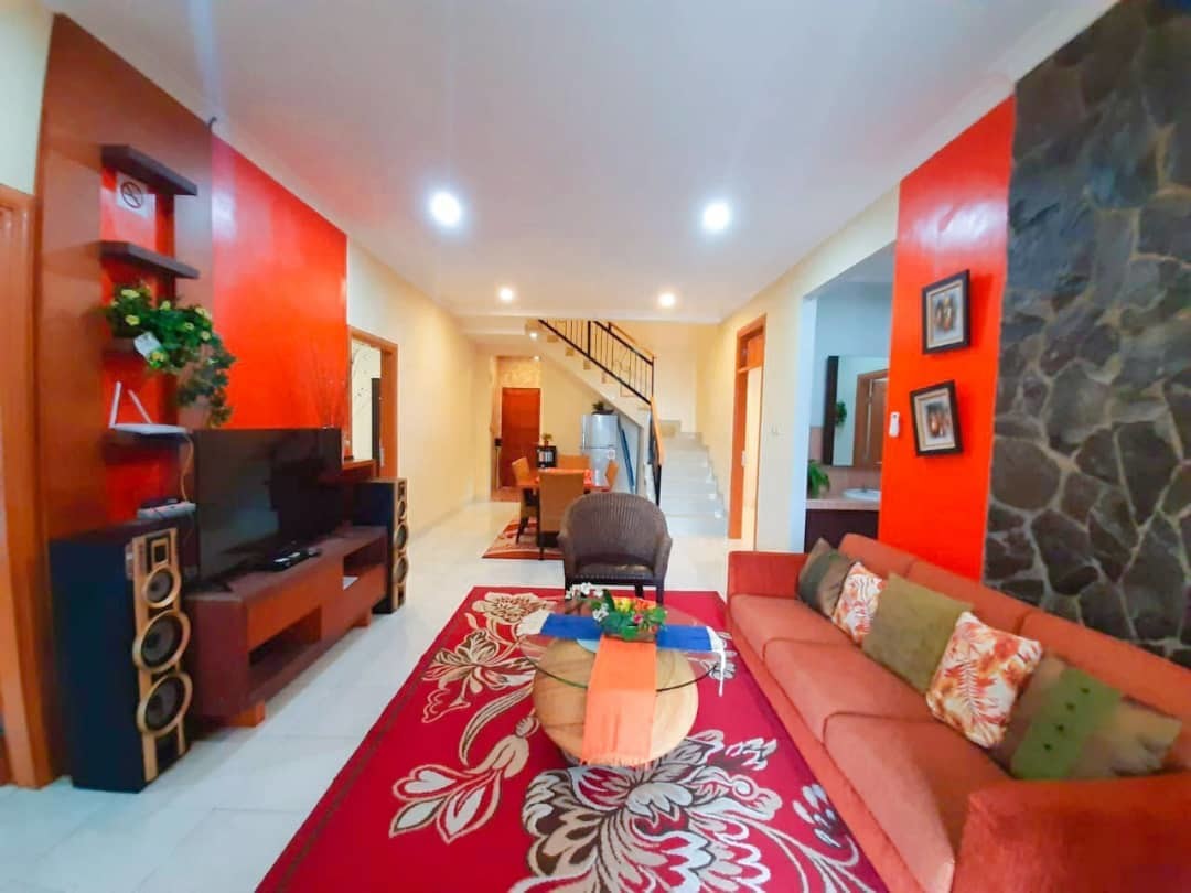 5 kamar tidur Kolam Renang Pribadi - villa puncak pass ciloto  FA1/01A