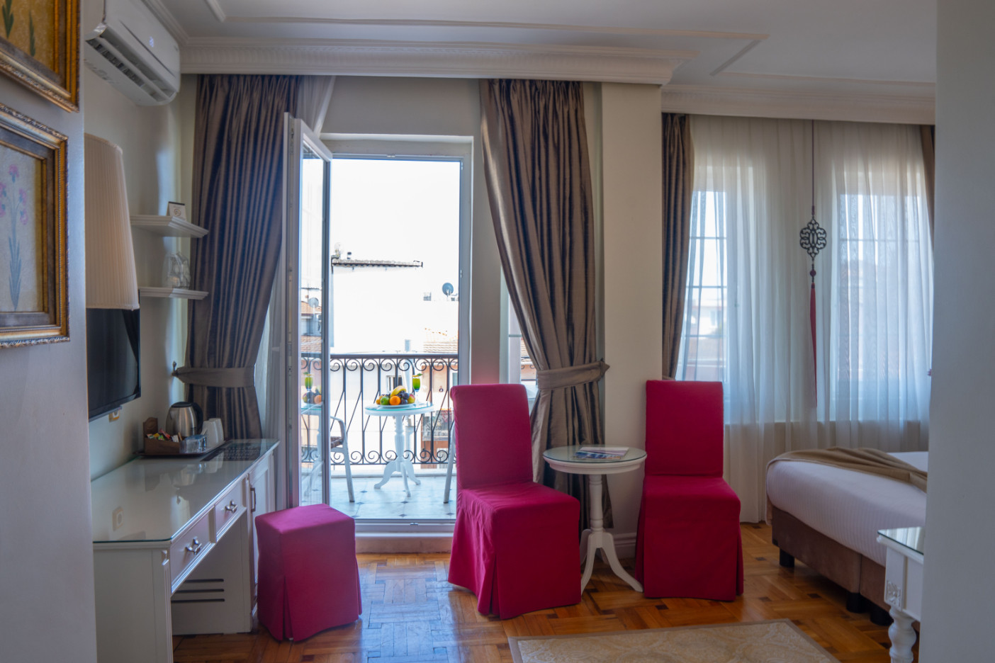 Elegance Single Room with City or Sea view
