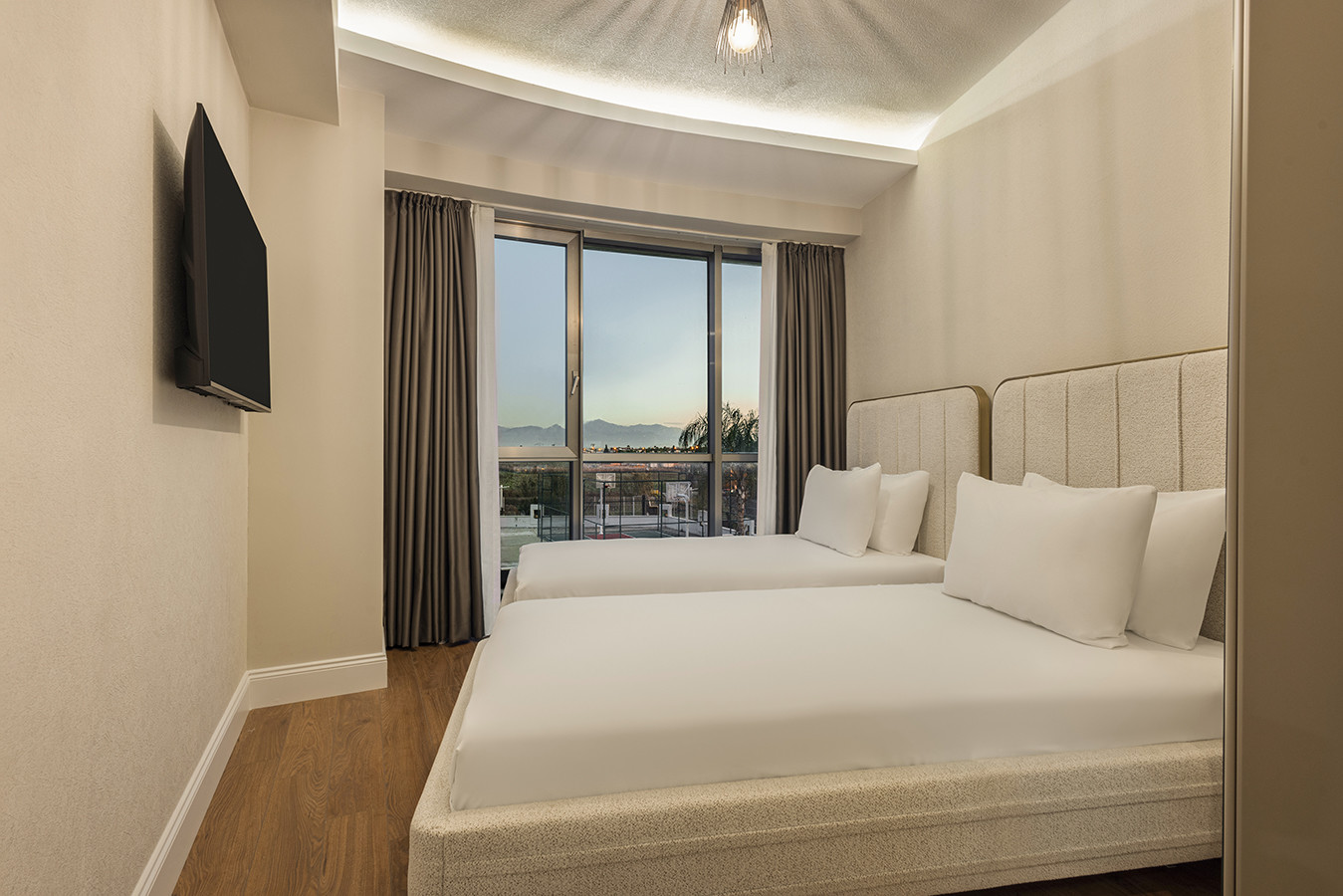 Family Executive Suite / 2 BR