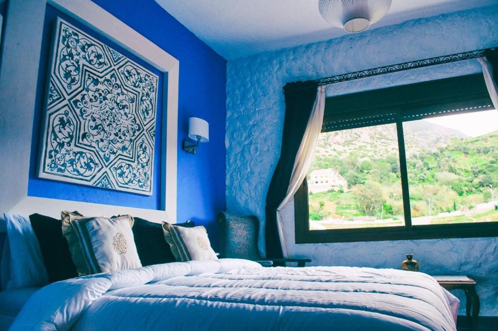 Deluxe Suite with River, Mountain and City View