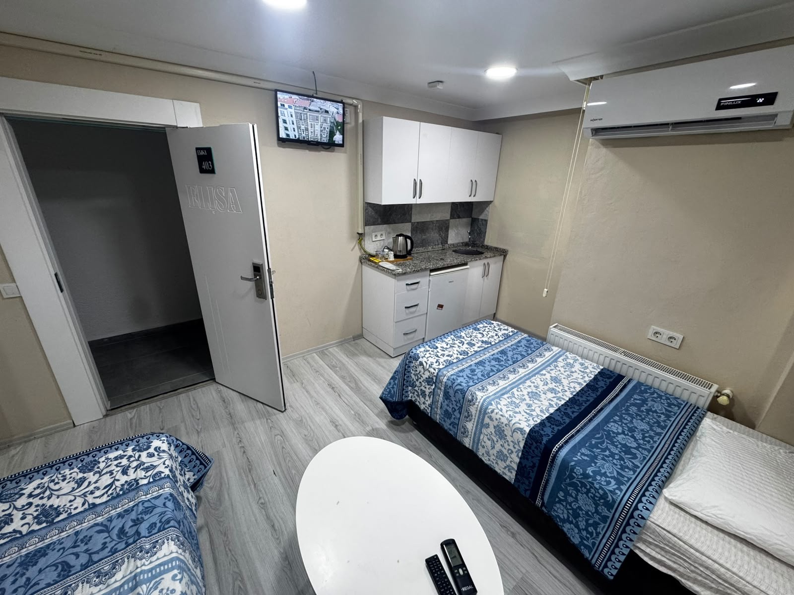 Quad Room *İki Tek Bir Çift Kişilik Oda*