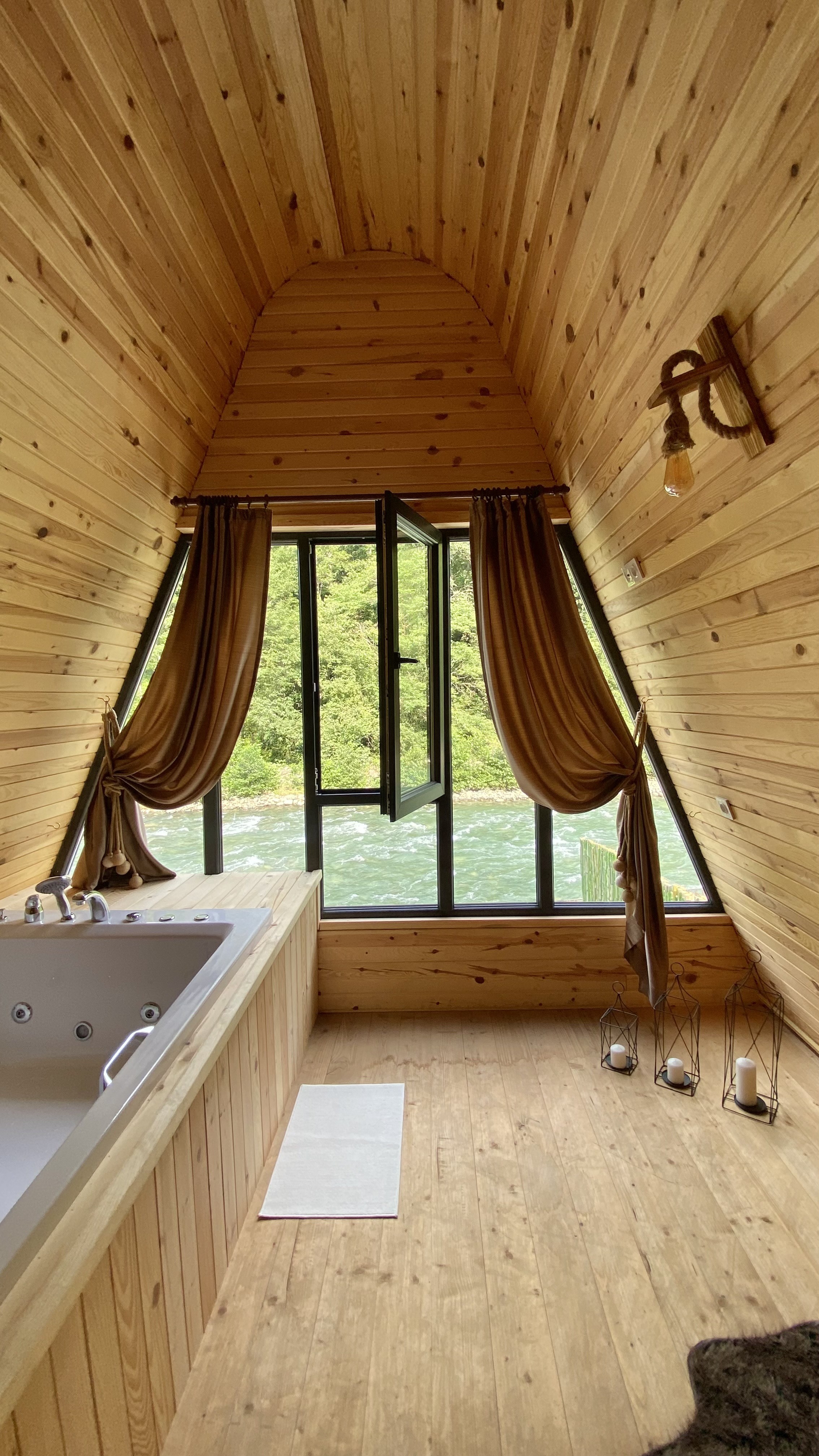 Bungalow - Water Front